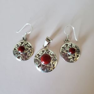 Pendant earring set red stone